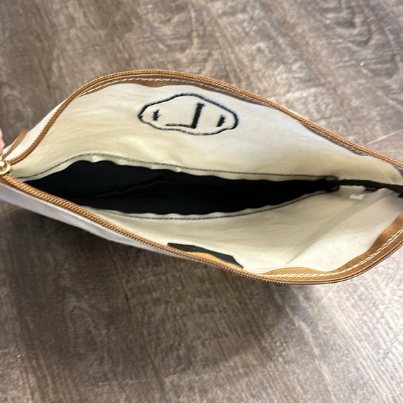 Monogram “L” clutch with dual linen top and faux leather bottom - Picture 3 of 5